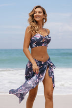 Lade das Bild in den Galerie-Viewer, Bikini-Set mit Blumenmuster &amp; Cover Up Sarong Set
