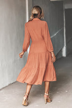 Lade das Bild in den Galerie-Viewer, A-F?rmiges Maxi-Kleid mit Knopfleiste in Orange
