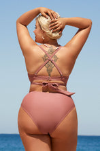 Lade das Bild in den Galerie-Viewer, Boho Wrap Bralette &amp; gerafftes Bikini-Set in gro?en Gr??en
