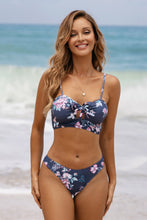 Lade das Bild in den Galerie-Viewer, Bikini-Set mit Blumenmuster &amp; Cover Up Sarong Set
