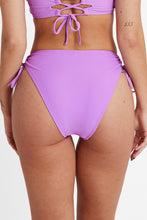 Lade das Bild in den Galerie-Viewer, Amethyst High Waist Lila Verstellbare Bikinihose
