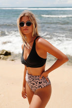 Lade das Bild in den Galerie-Viewer, Twisted Bralette &amp; High Waist Bikini-Set mit Leopardenmuster
