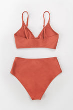 Lade das Bild in den Galerie-Viewer, Roter Twist High-Waist Bikini
