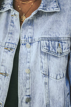 Lade das Bild in den Galerie-Viewer, Acid Wash Style Denim Jacke
