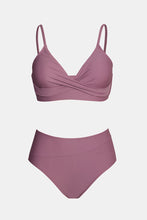 Lade das Bild in den Galerie-Viewer, Bralette mit Twist-Front &amp; Gesplei?tes High Waist Bikini-Set in Lila
