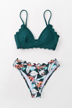 Lade das Bild in den Galerie-Viewer, Bikini-Set mit Scallop-Detail und Tropical-Muster
