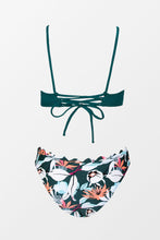 Lade das Bild in den Galerie-Viewer, Bikini-Set mit Scallop-Detail und Tropical-Muster
