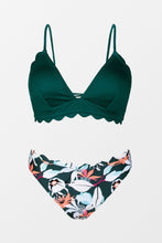 Lade das Bild in den Galerie-Viewer, Bikini-Set mit Scallop-Detail und Tropical-Muster
